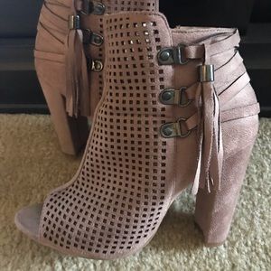 Catherine Malandrino blush pink bootie